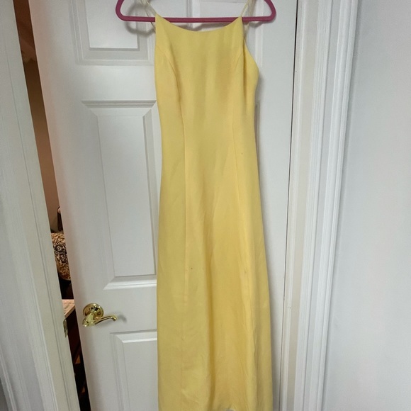 Classy bridesmaids yellow dress! Size 4 - Picture 1 of 4